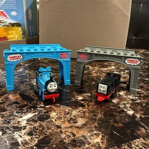 MegaBloks 11 PC Thomas and Diesel Character Figures and Bridge Tracks